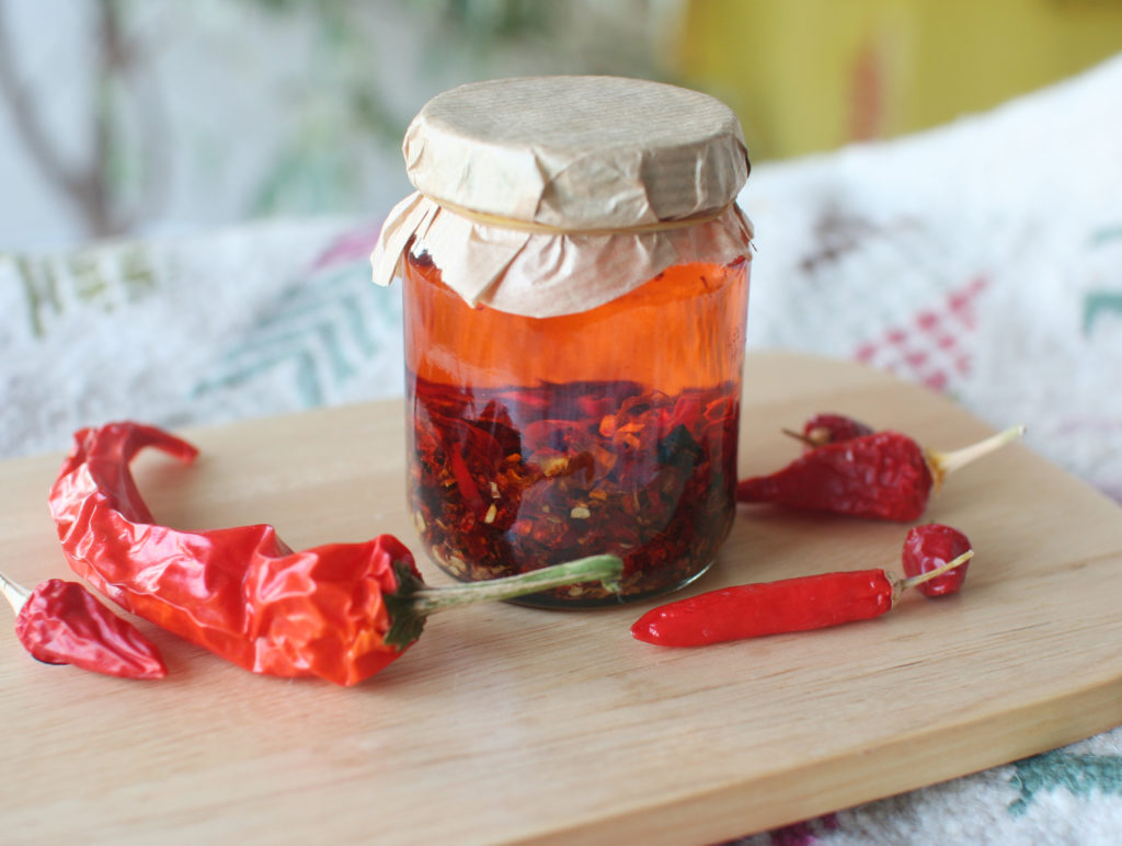 Ulei iute (Chili oil)